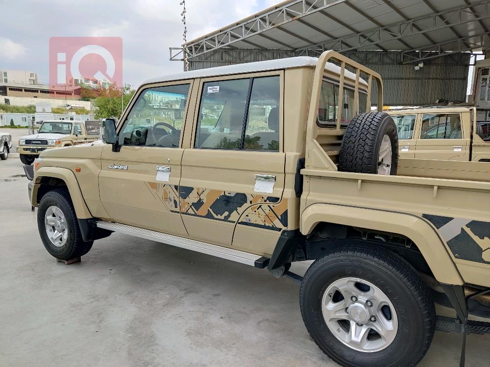 Toyota Land Cruiser 70 Pickup